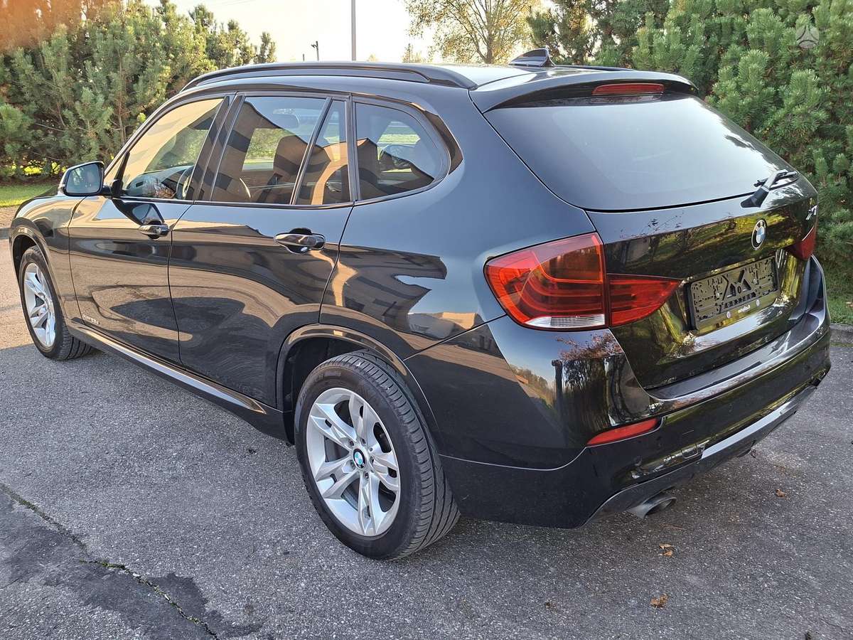 BMW X1, 2.0 l., off-road / crossover