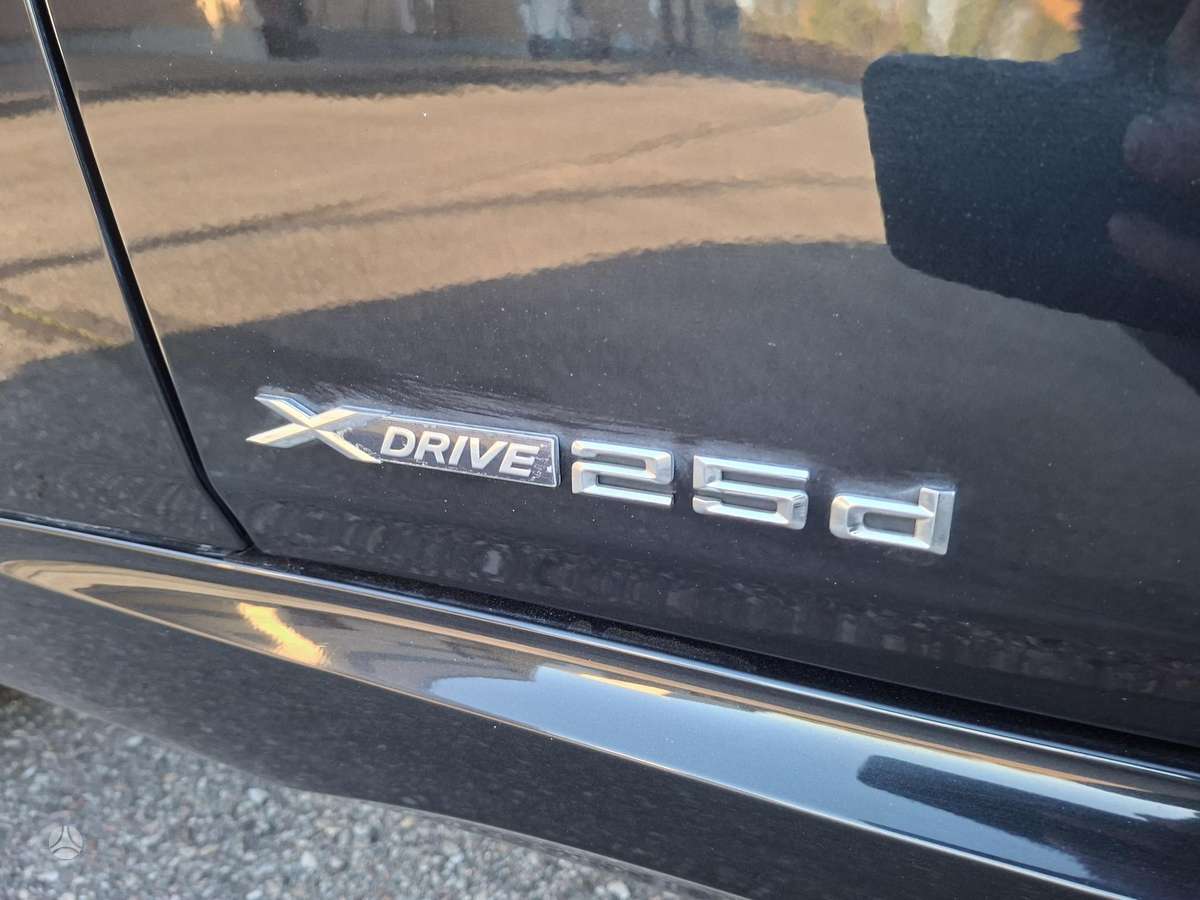 BMW X1, 2.0 l., off-road / crossover