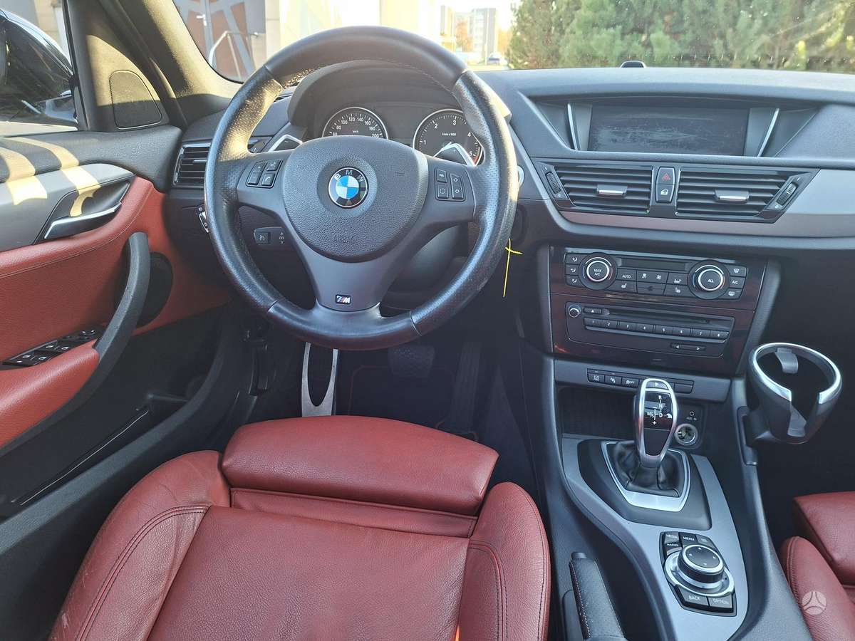 BMW X1, 2.0 l., off-road / crossover