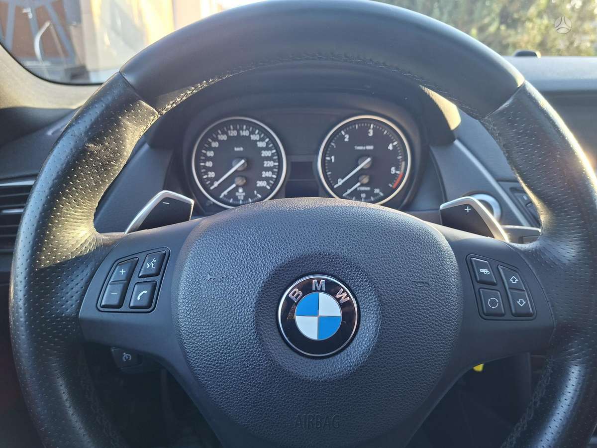 BMW X1, 2.0 l., off-road / crossover