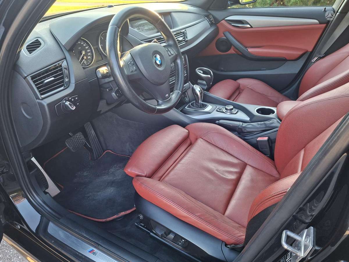 BMW X1, 2.0 l., off-road / crossover