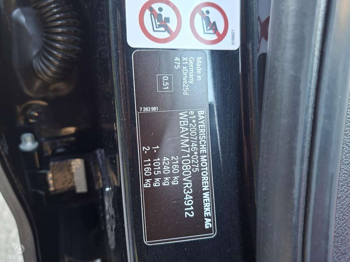 BMW X1, 2.0 l., off-road / crossover