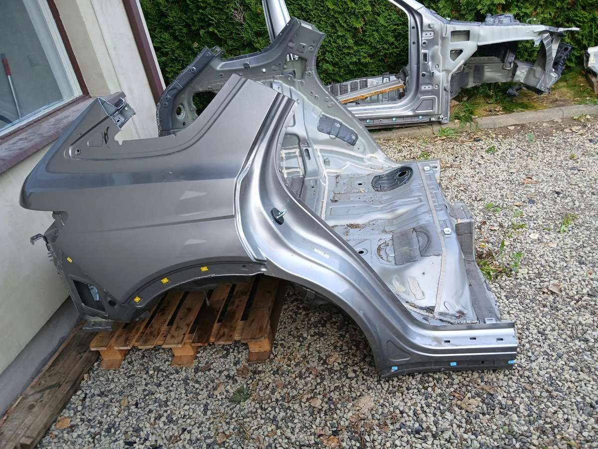 Genesis GV70 dalimis