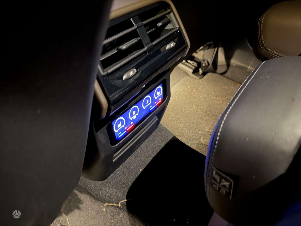 BMW i5, Седан