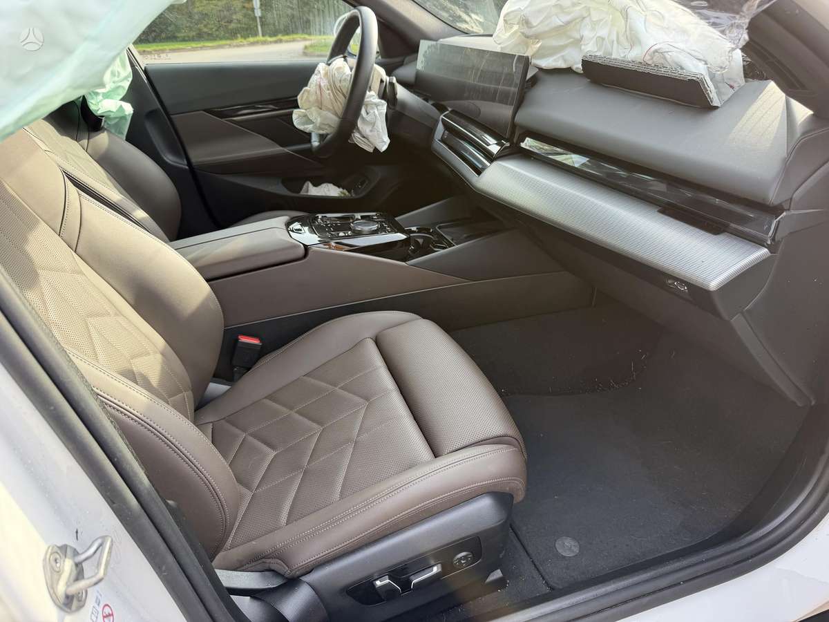 BMW i5, saloon / sedan