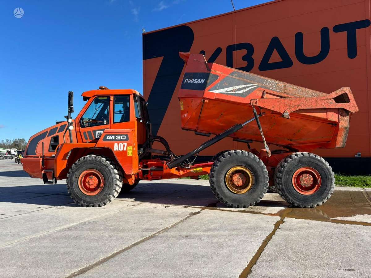 Doosan DA 30 6x6, самосвалы
