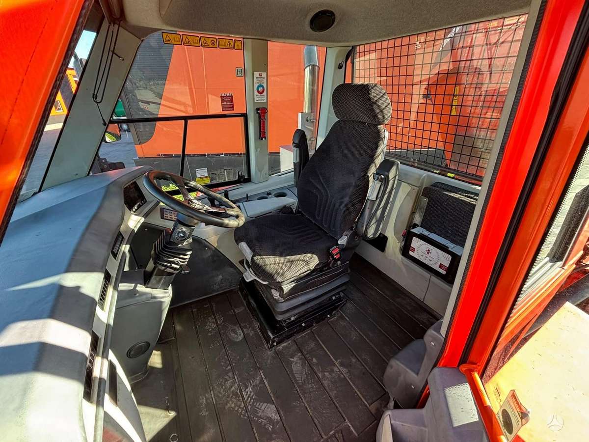 Doosan DA 30 6x6, самосвалы