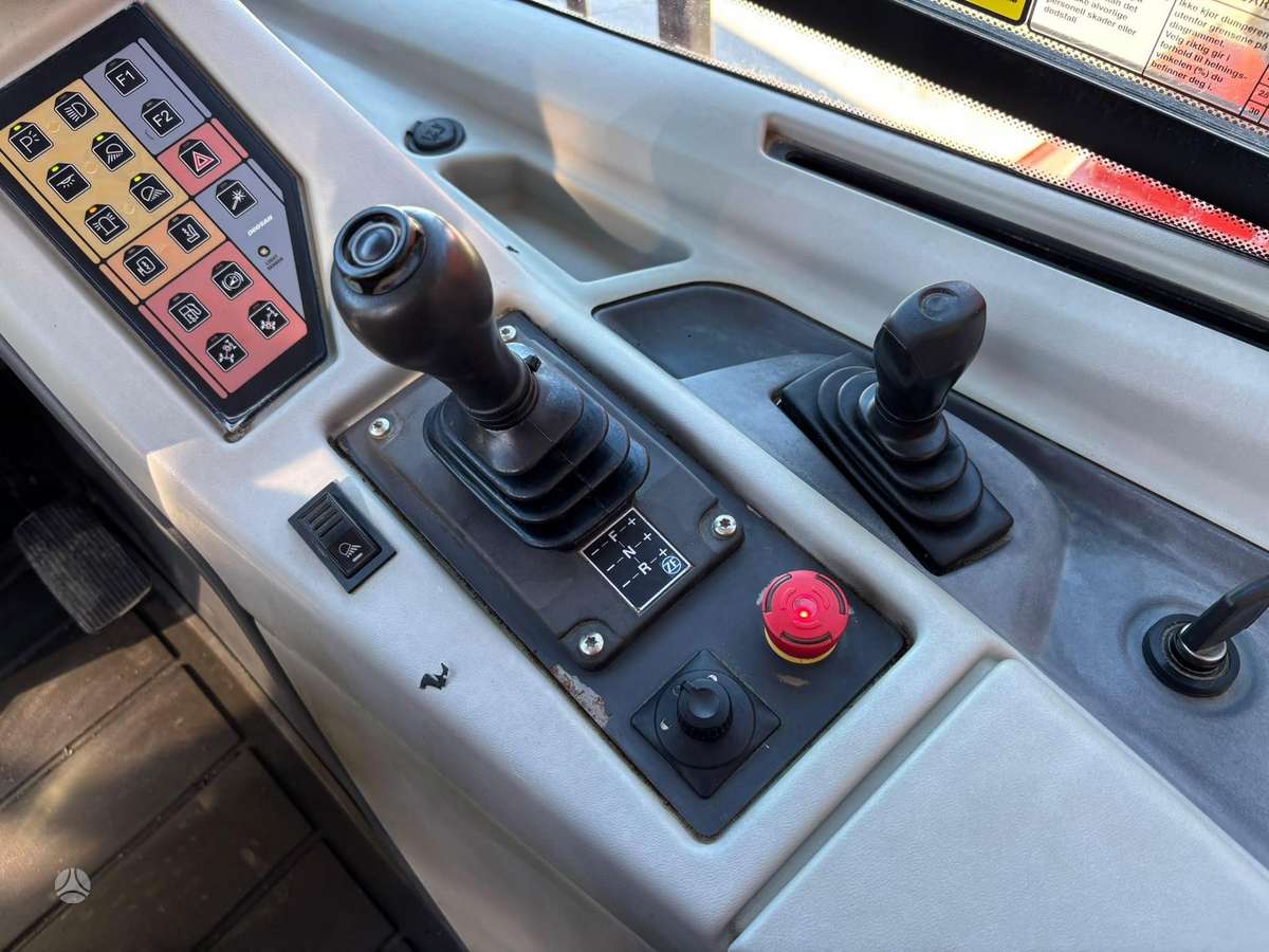 Doosan DA 30 6x6, самосвалы