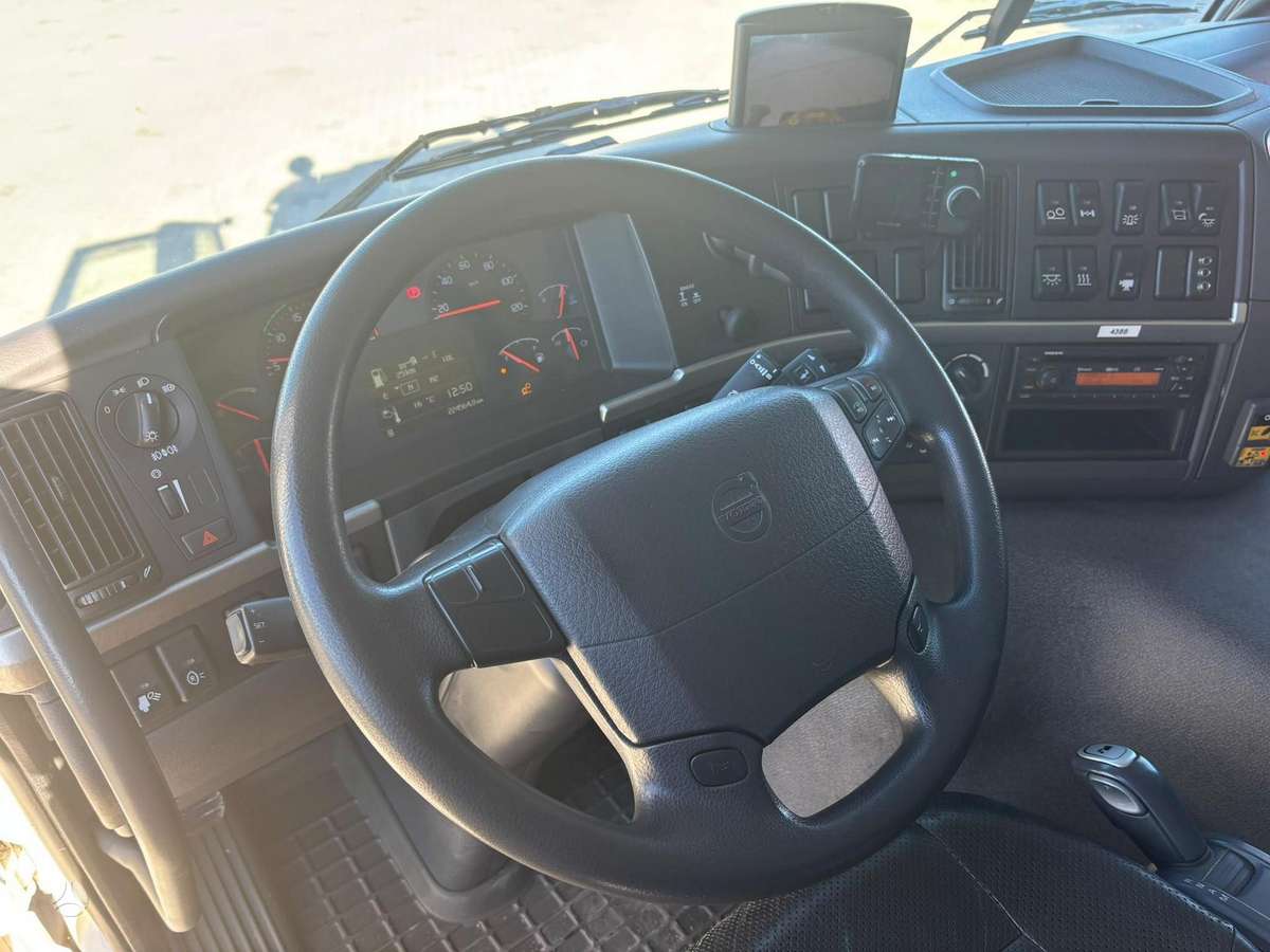 Volvo FM 460 6x2*4, su kranu