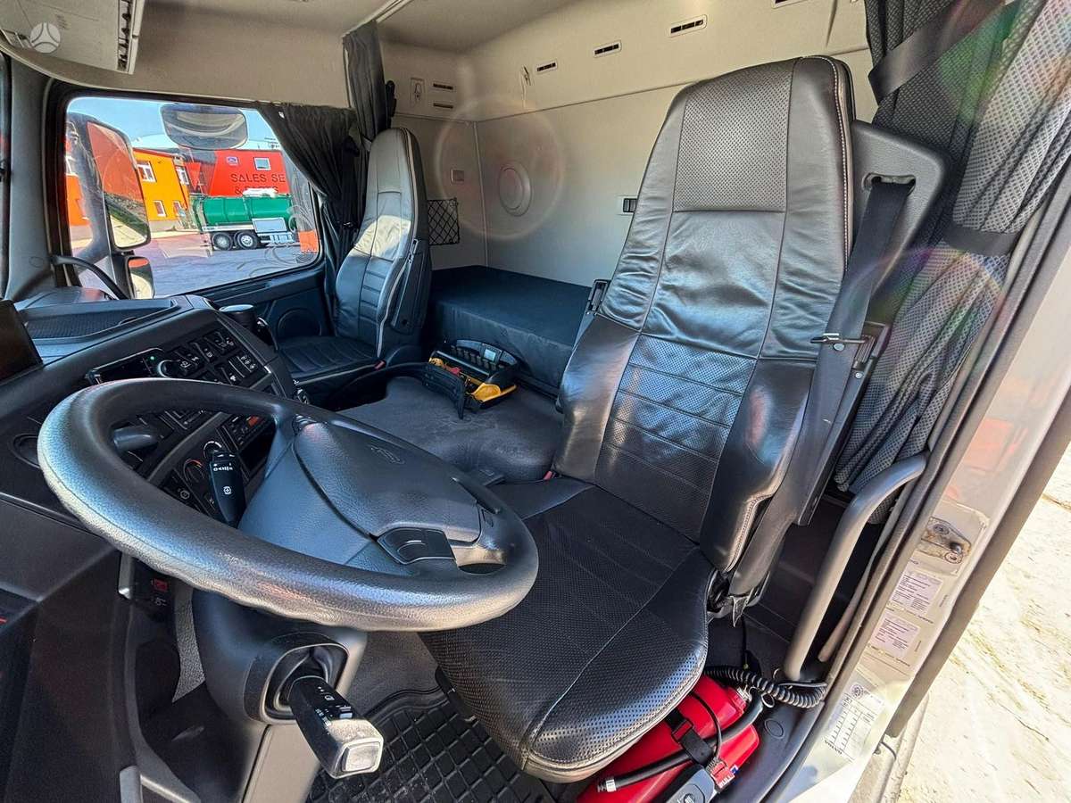 Volvo FM 460 6x2*4, su kranu