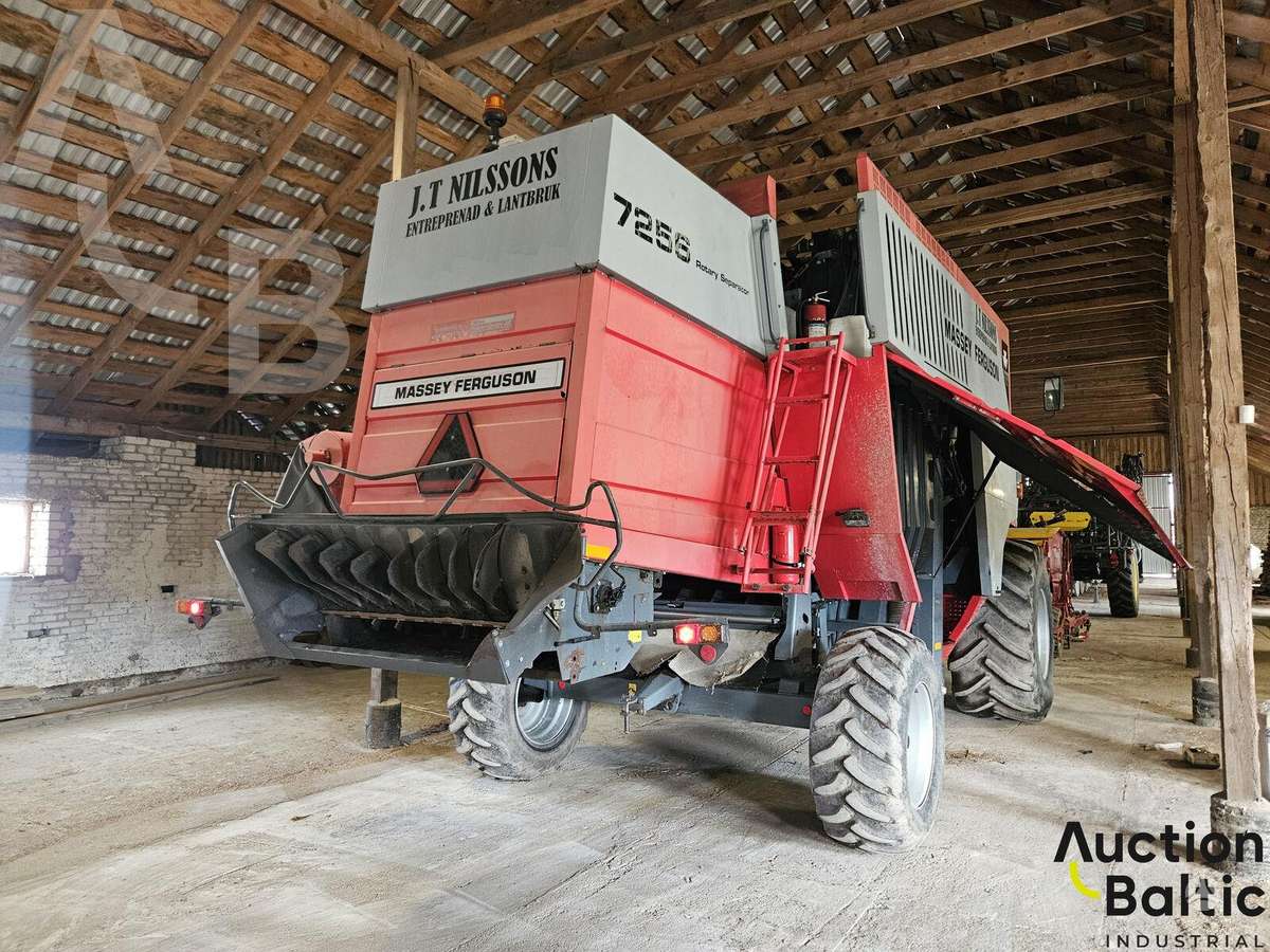 Massey Ferguson 7256, kombainai
