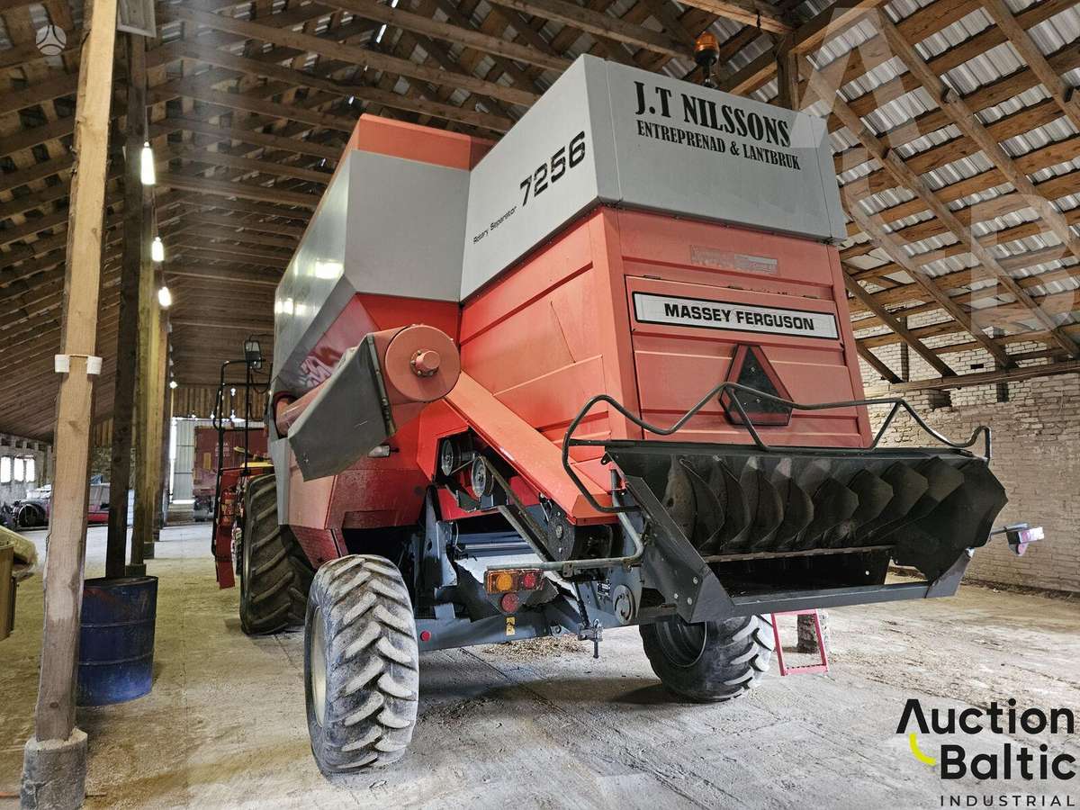 Massey Ferguson 7256, kombainai