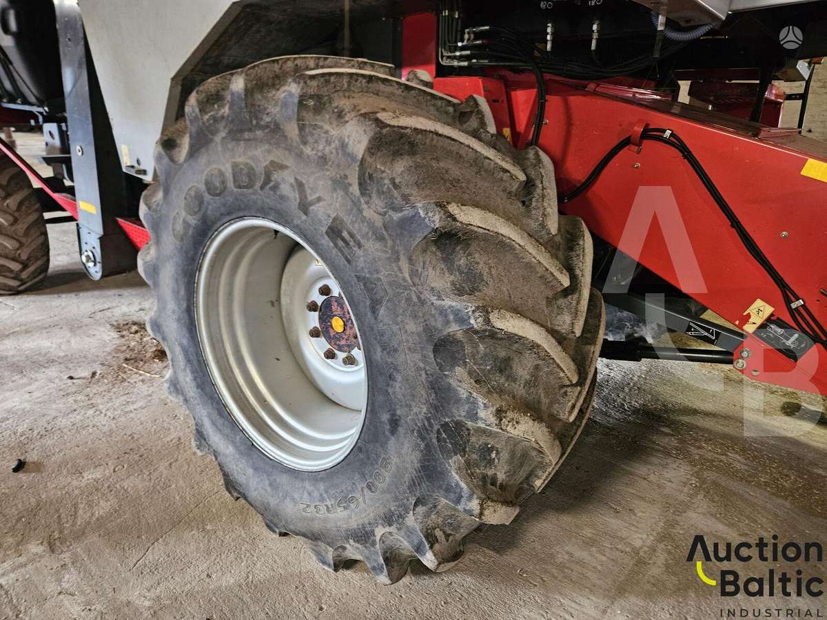 Massey Ferguson 7256, kombainai