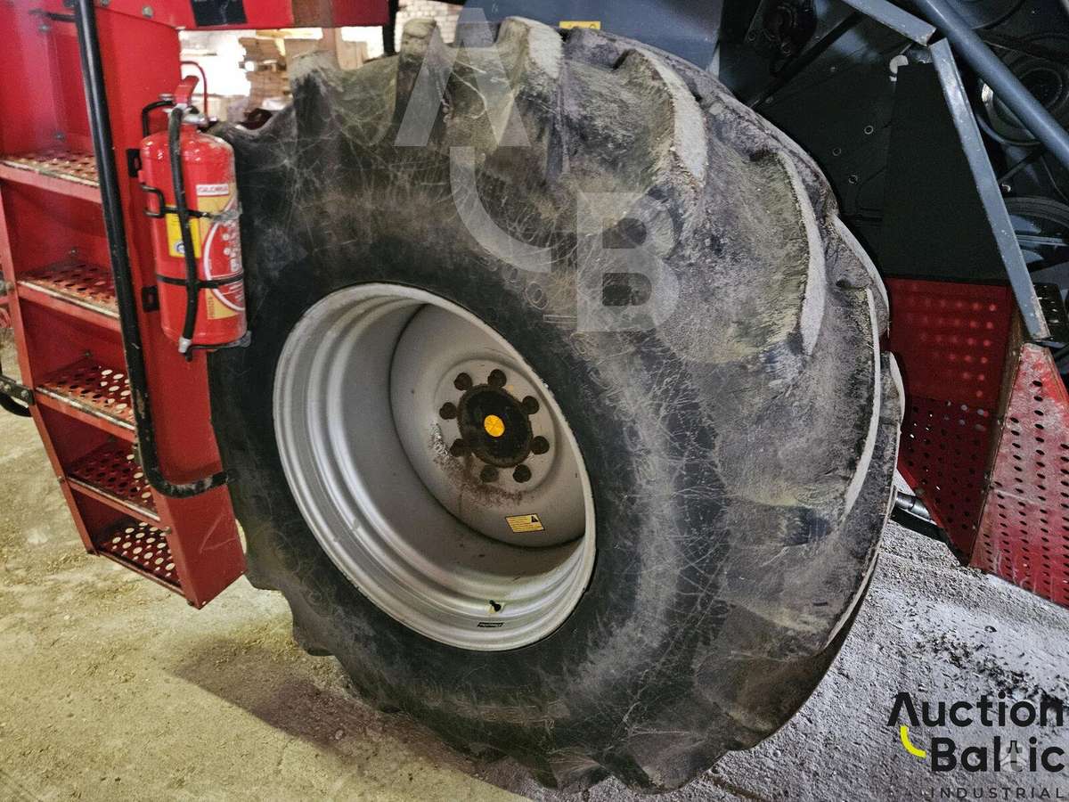 Massey Ferguson 7256, kombainai