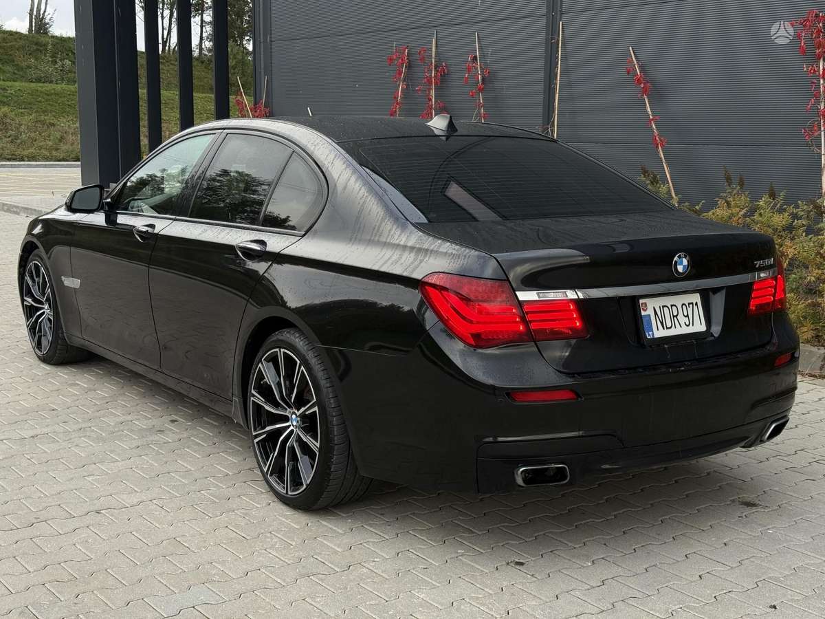 BMW 750, 4.4 l., Седан