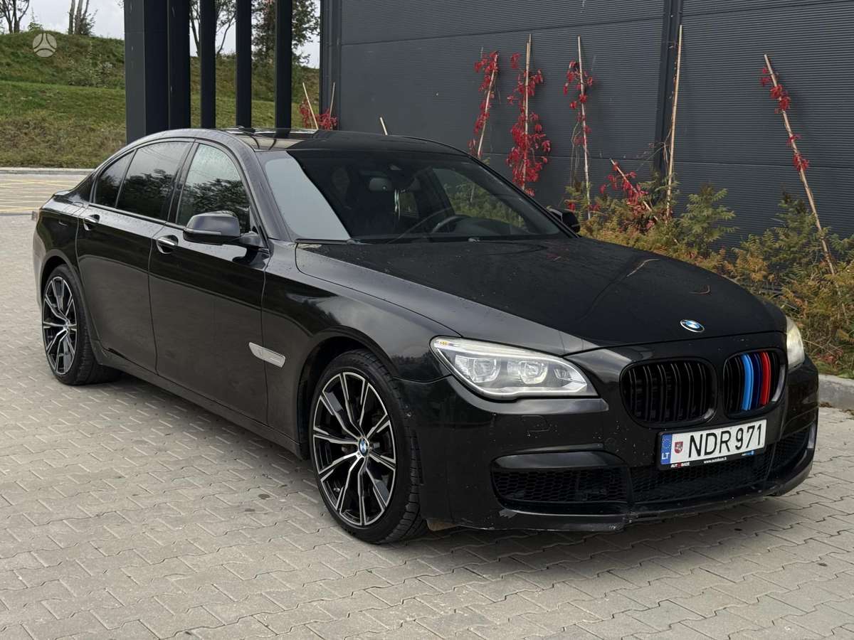 BMW 750, 4.4 l., Седан
