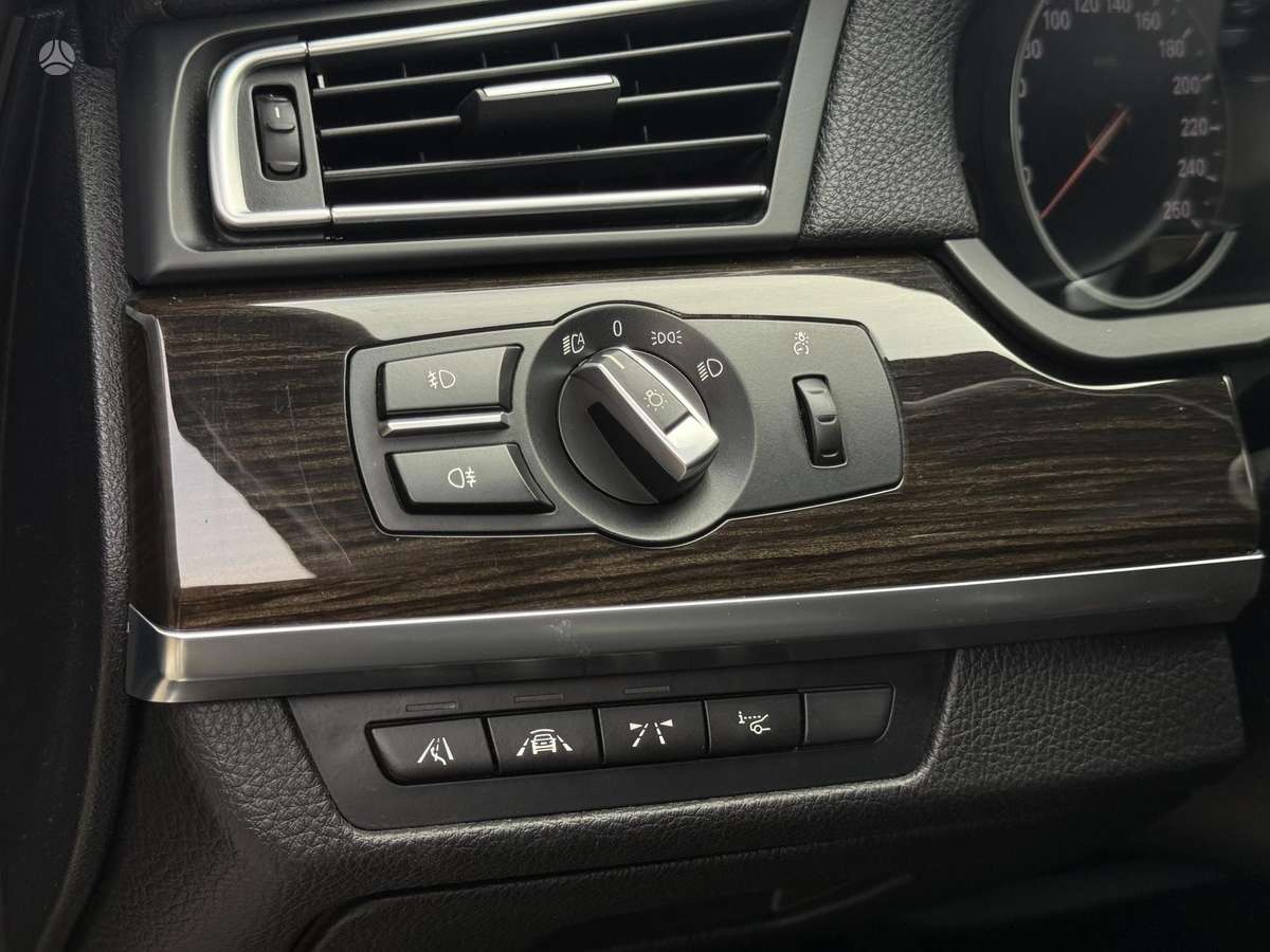 BMW 750, 4.4 l., Седан