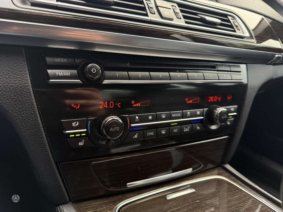 BMW 750, 4.4 l., Седан