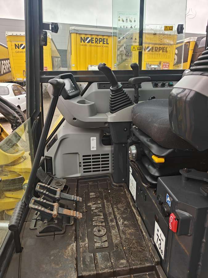 Komatsu PC80MR-5E0, mini excavator