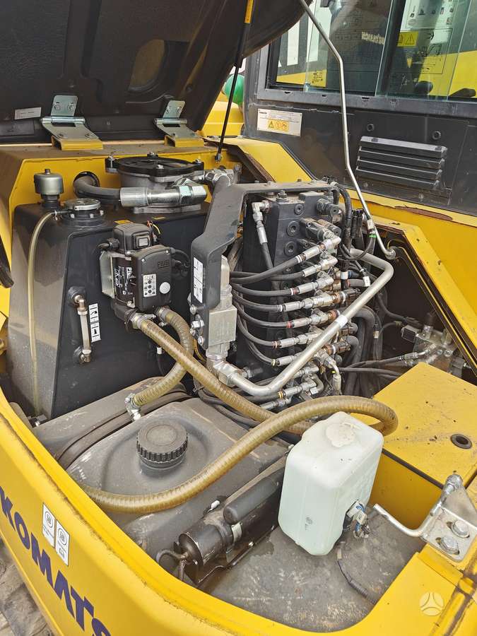Komatsu PC80MR-5E0, mini excavator