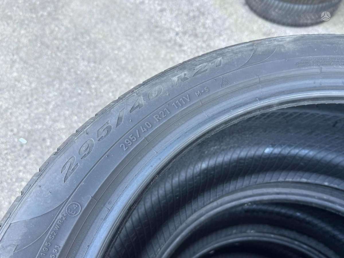 Pirelli SCORPION WINTER XL, winter 295/40 R21