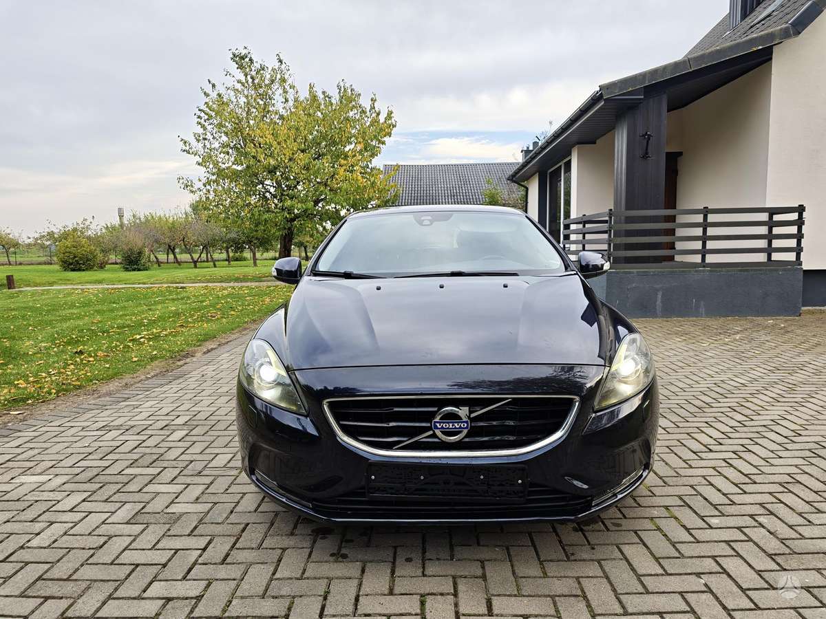 Volvo V40, 2.0 l., hatchback