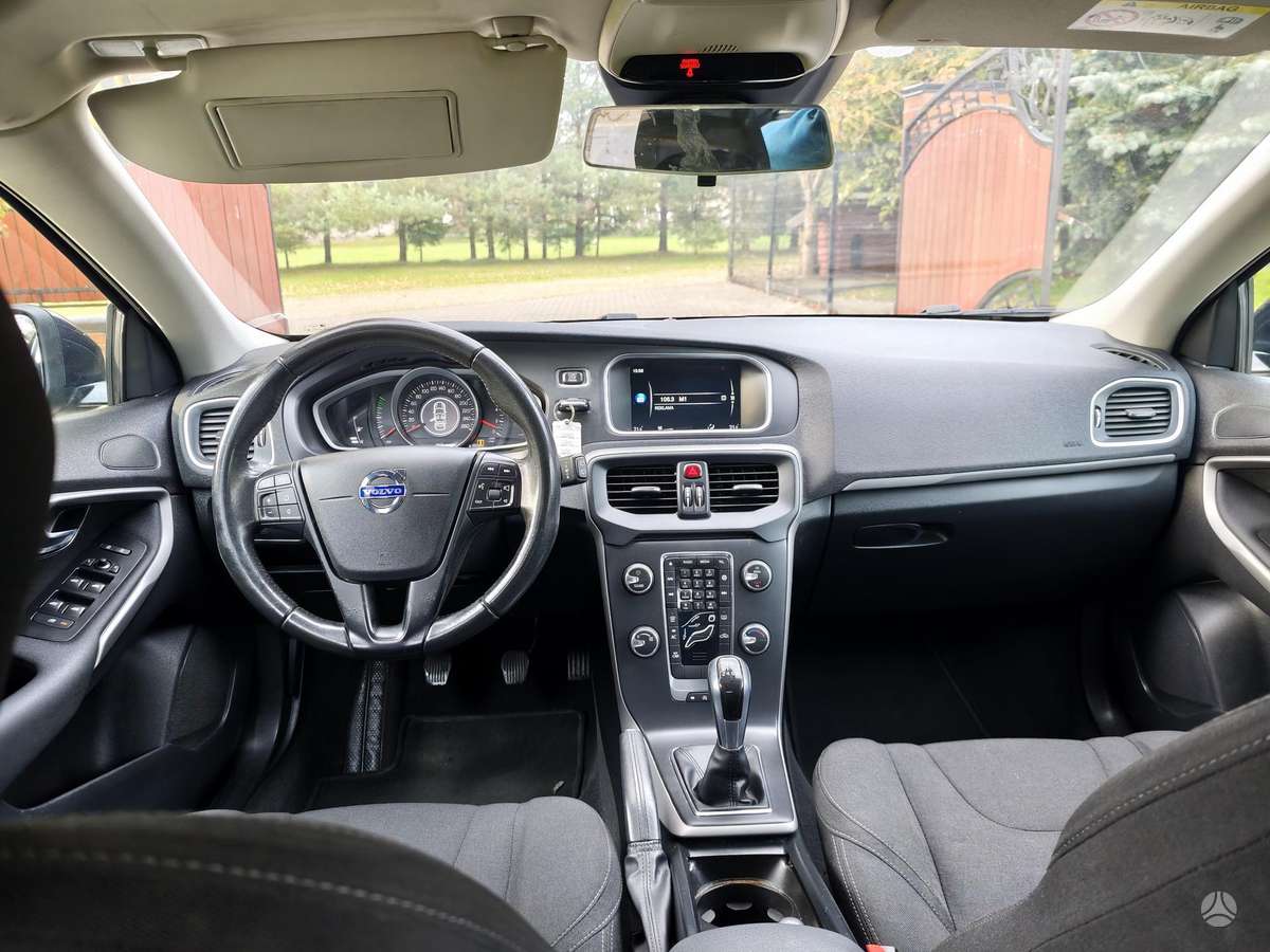 Volvo V40, 2.0 l., hatchback