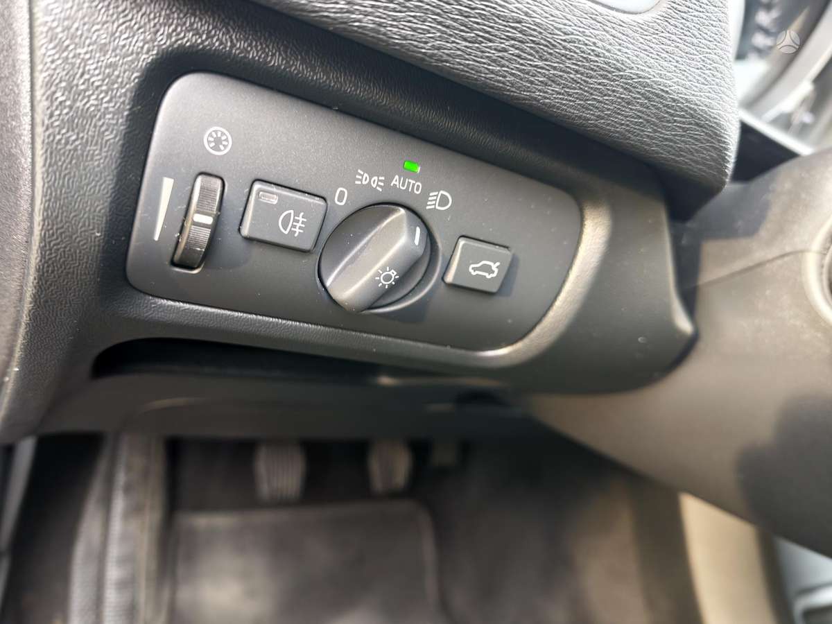 Volvo V40, 2.0 l., hatchback