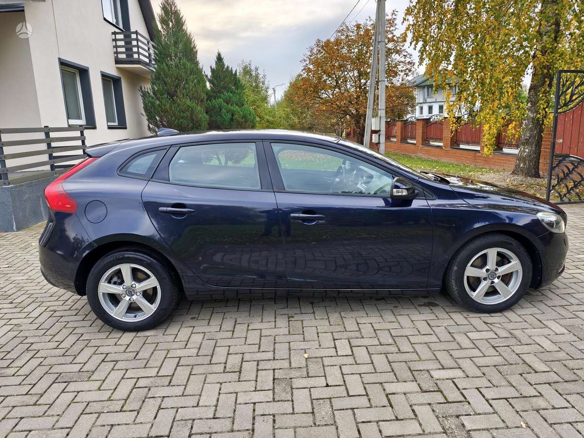 Volvo V40, 2.0 l., hatchback