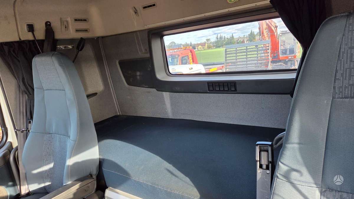 Volvo FMFHE5, single sleeper
