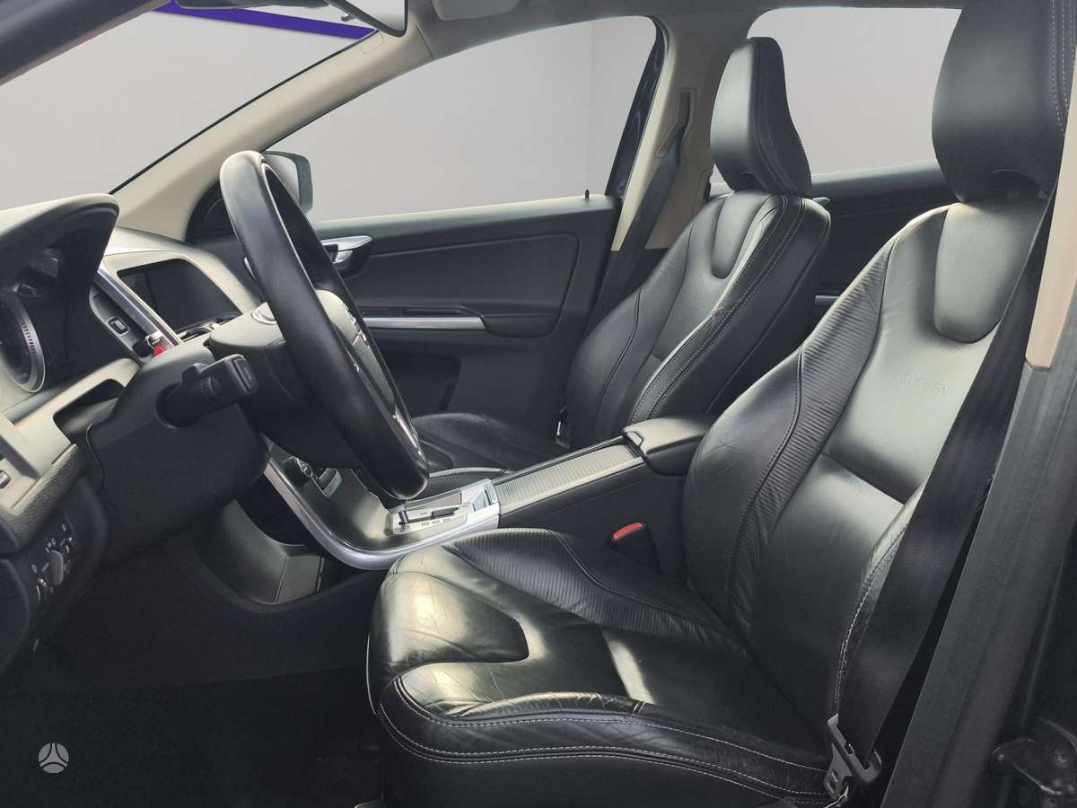 Volvo XC60, 2.4 l., off-road / crossover