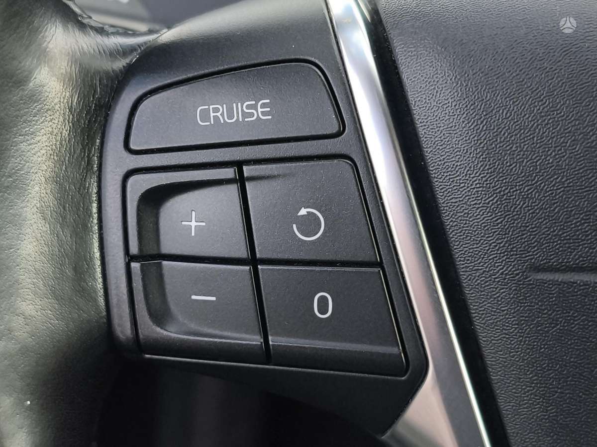 Volvo XC60, 2.4 l., off-road / crossover