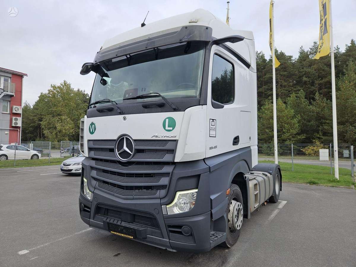 Mercedes-Benz 1845 ACTROS, double sleeper