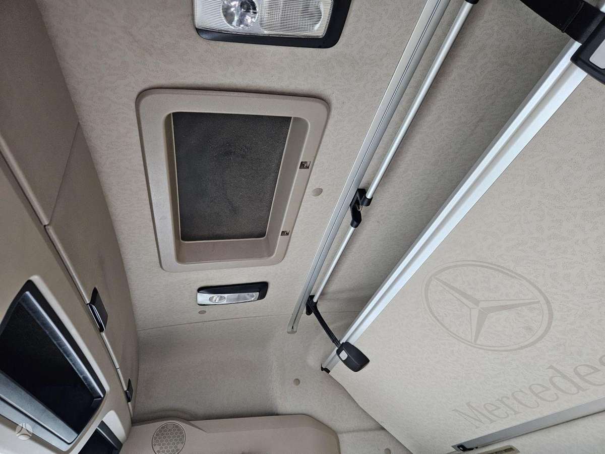 Mercedes-Benz 1845 ACTROS, double sleeper