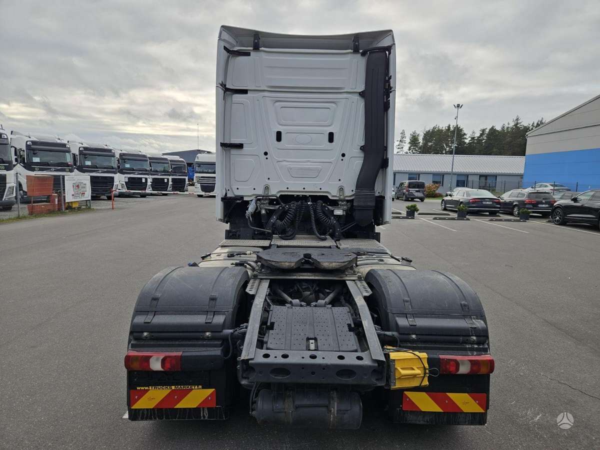 Mercedes-Benz 1845 ACTROS, double sleeper