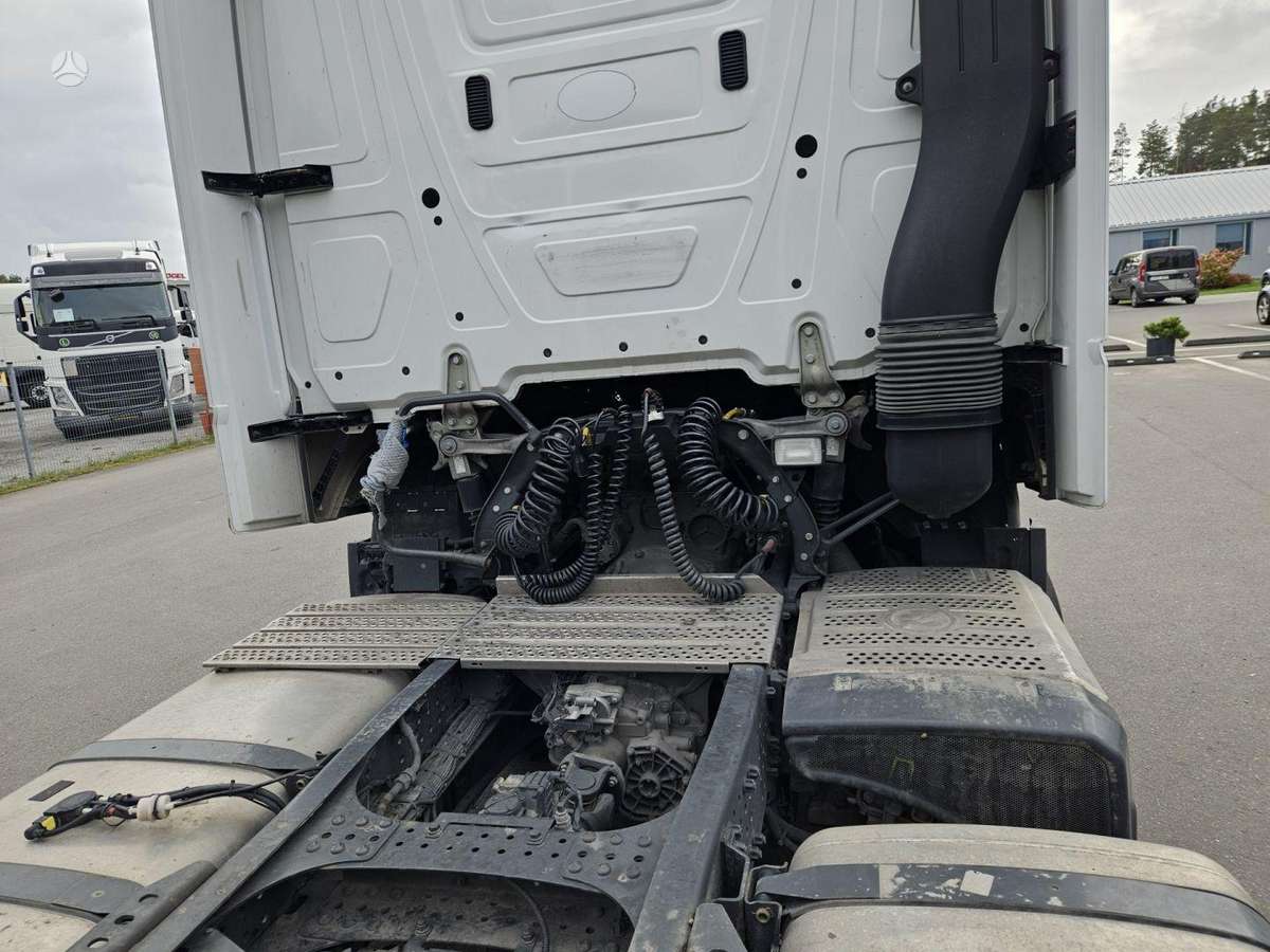 Mercedes-Benz 1845 ACTROS, double sleeper