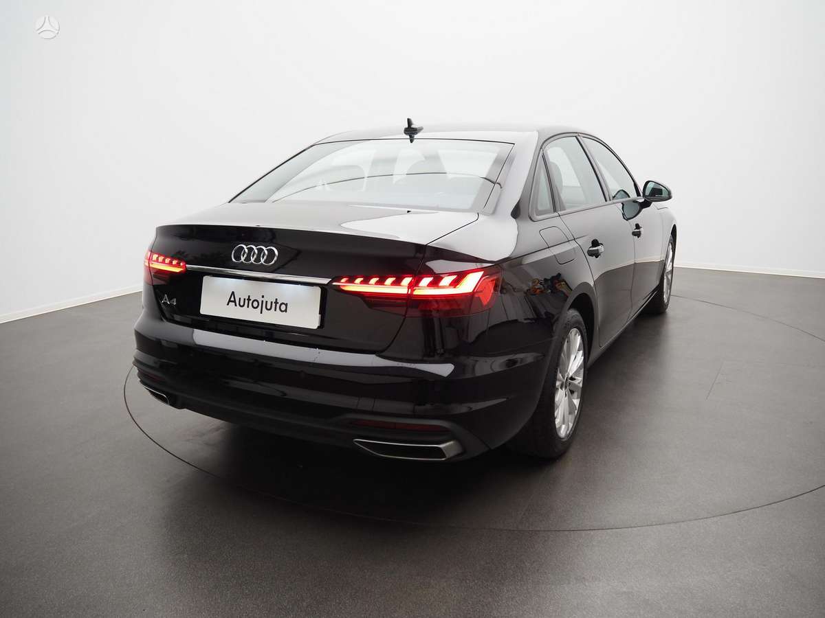 Audi A4, 2.0 l., Седан