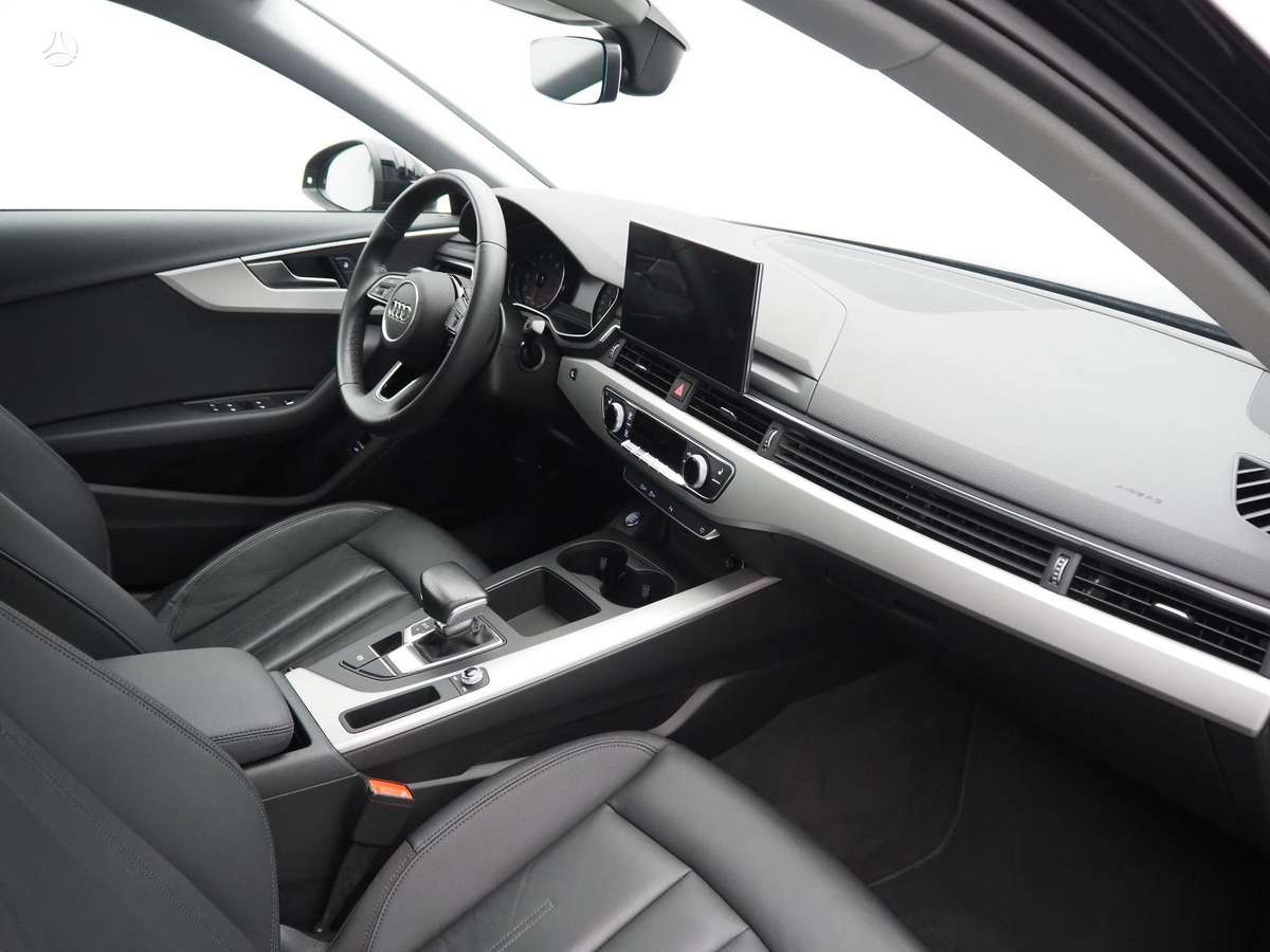 Audi A4, 2.0 l., Седан