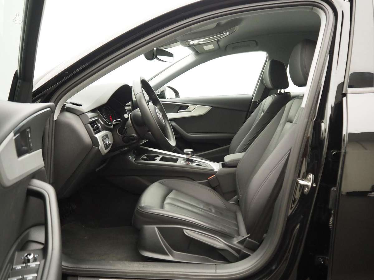 Audi A4, 2.0 l., Седан