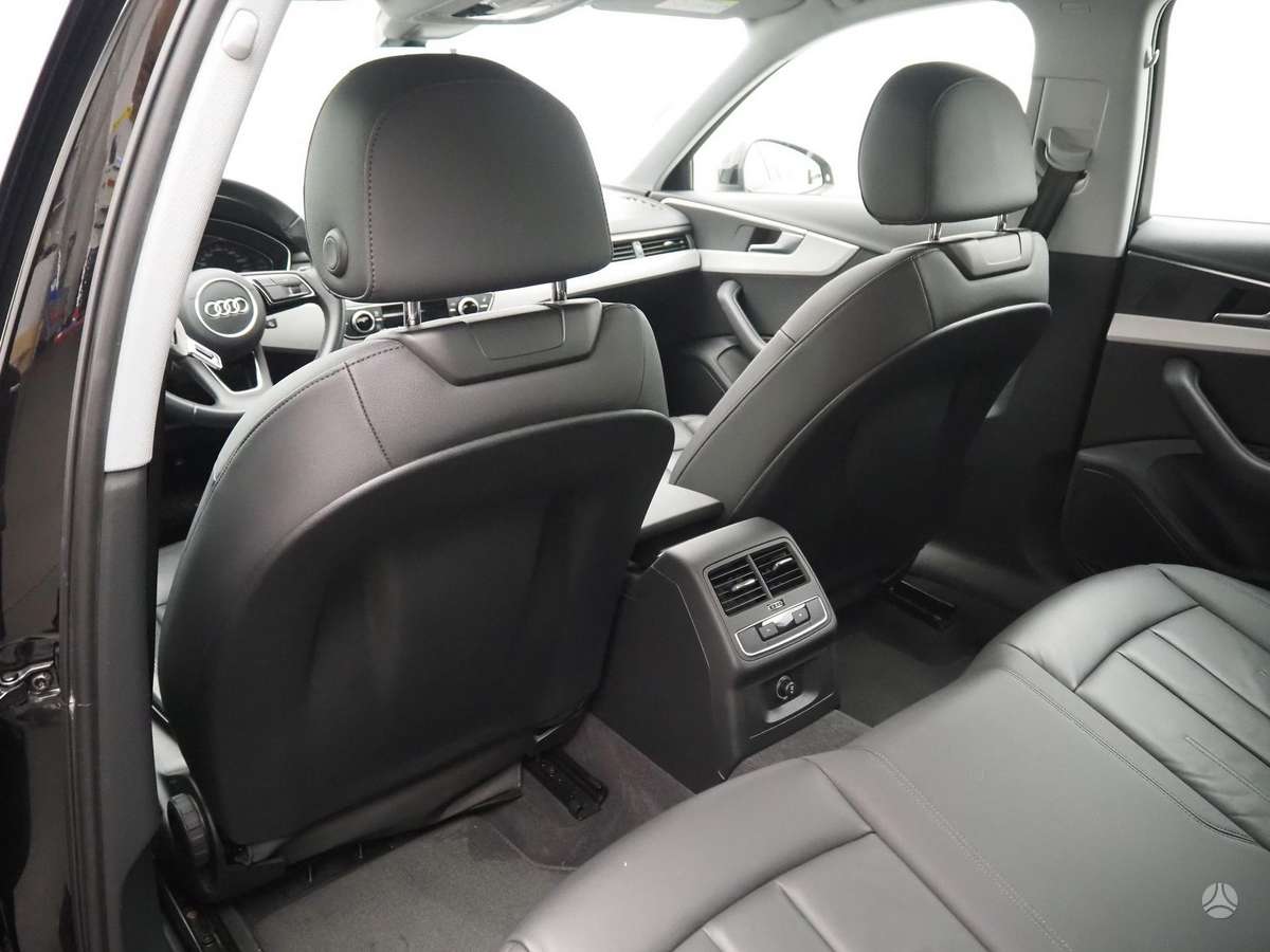 Audi A4, 2.0 l., Седан