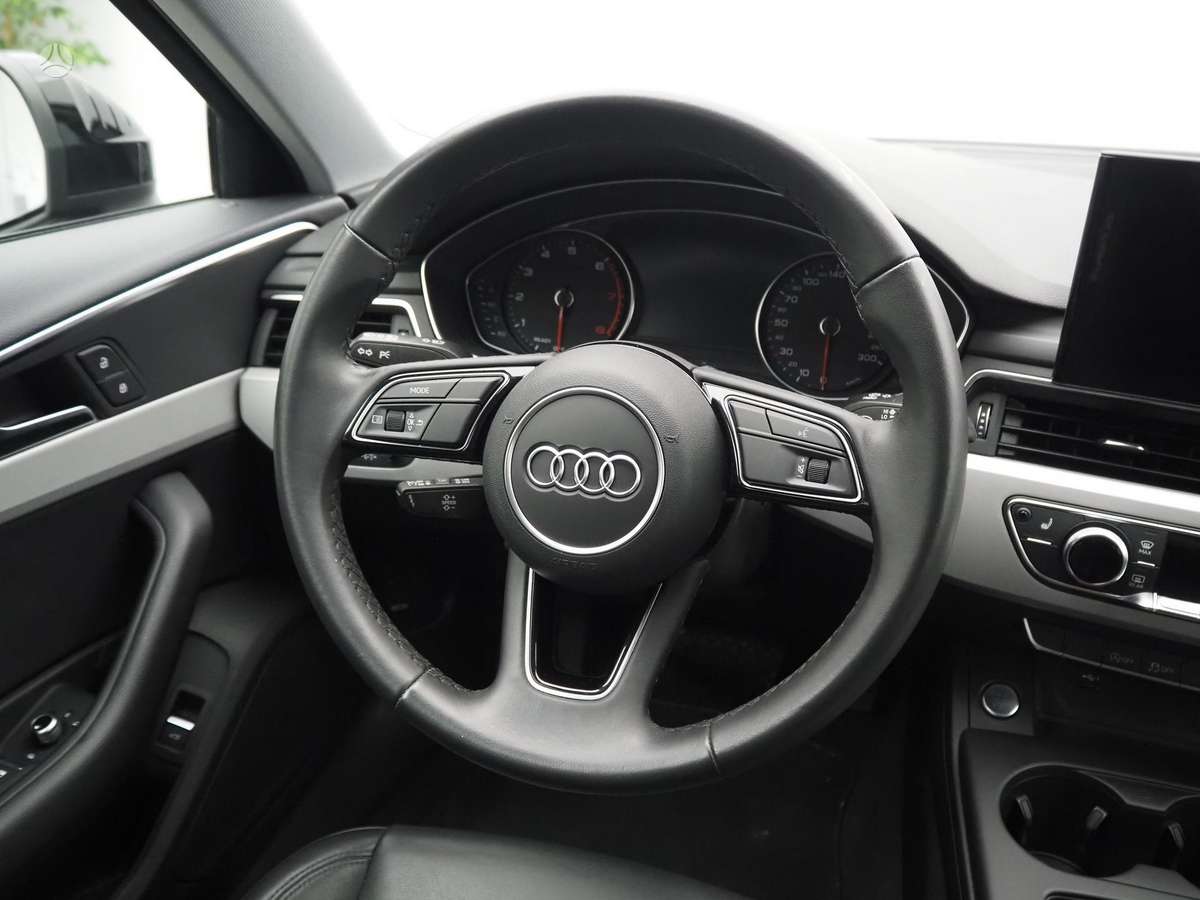 Audi A4, 2.0 l., Седан