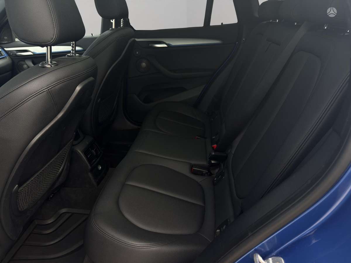 BMW X1, 2.0 l., off-road / crossover
