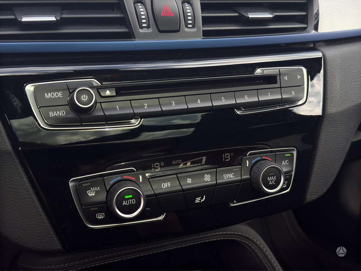 BMW X1, 2.0 l., off-road / crossover