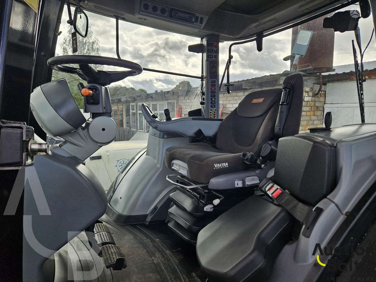 Valtra S 374, traktori