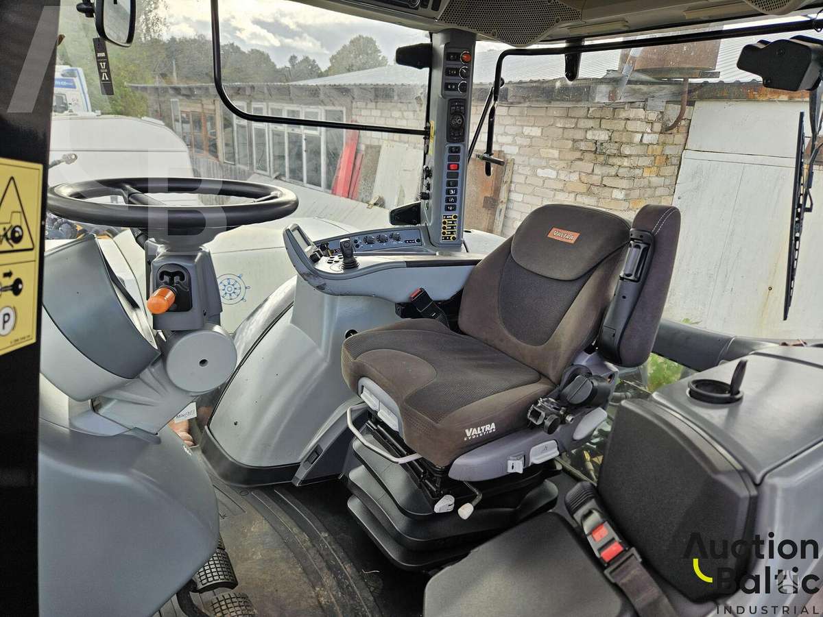 Valtra S 374, tractors