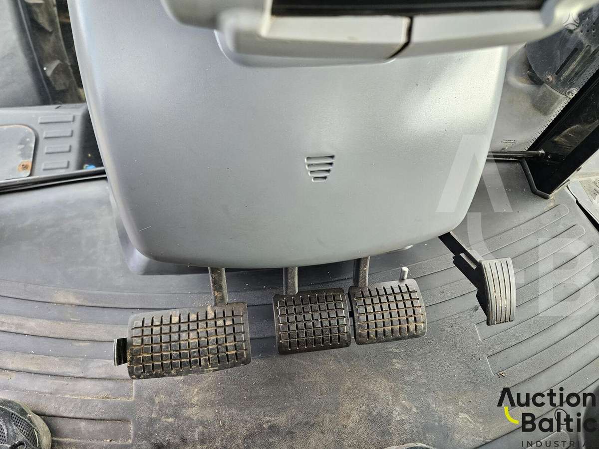 Valtra S 374, traktori
