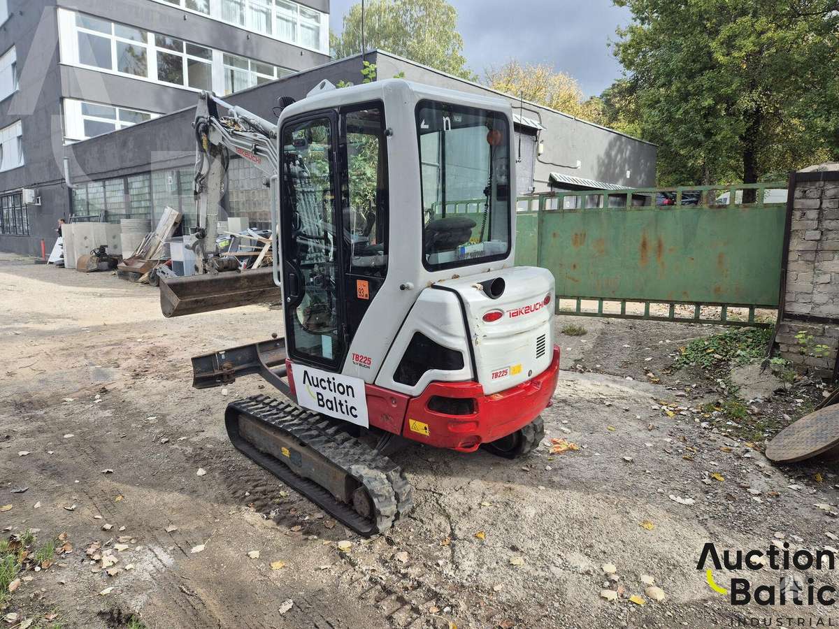 Takeuchi TB225, mini ekskavatori