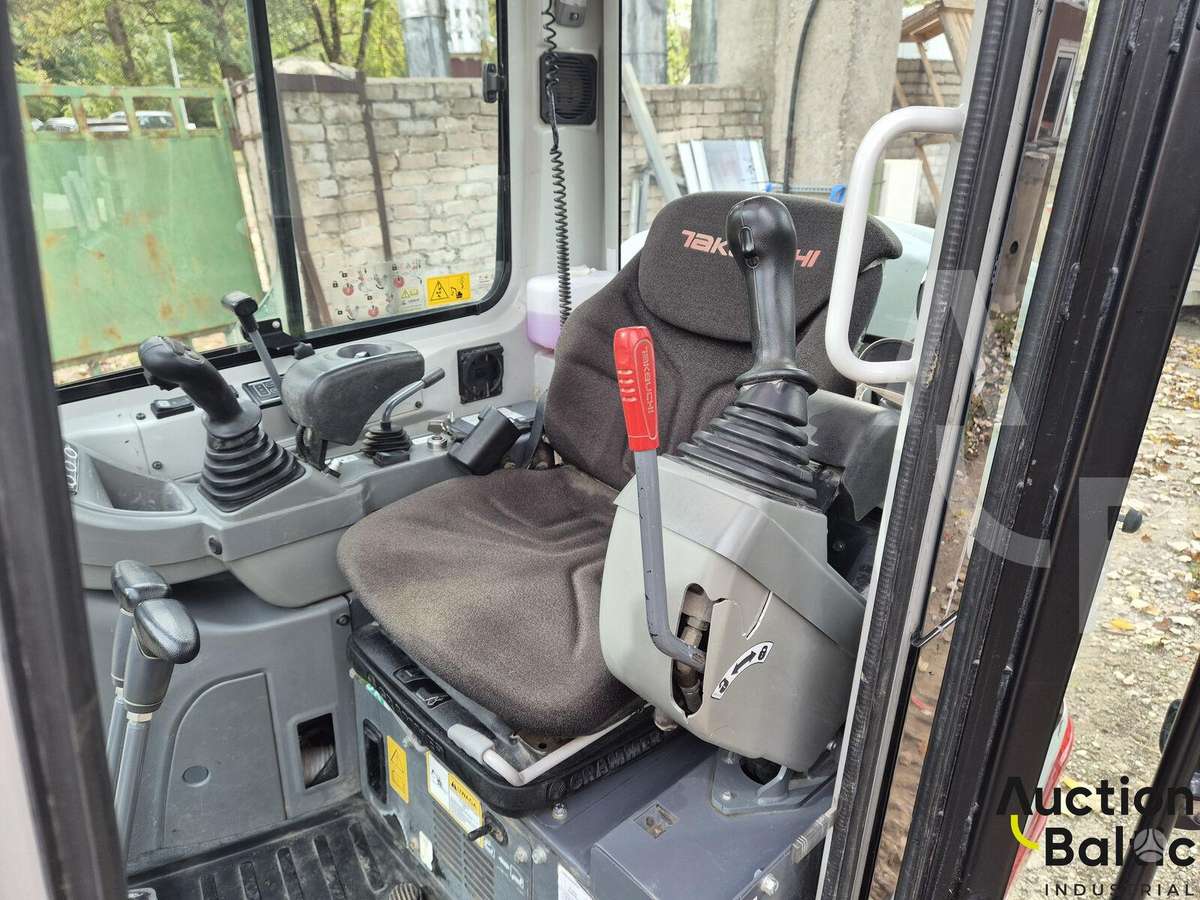 Takeuchi TB225, мини-экскаваторы