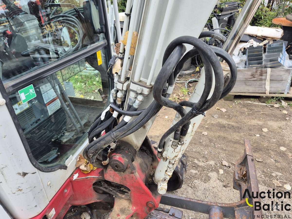 Takeuchi TB225, mini excavator