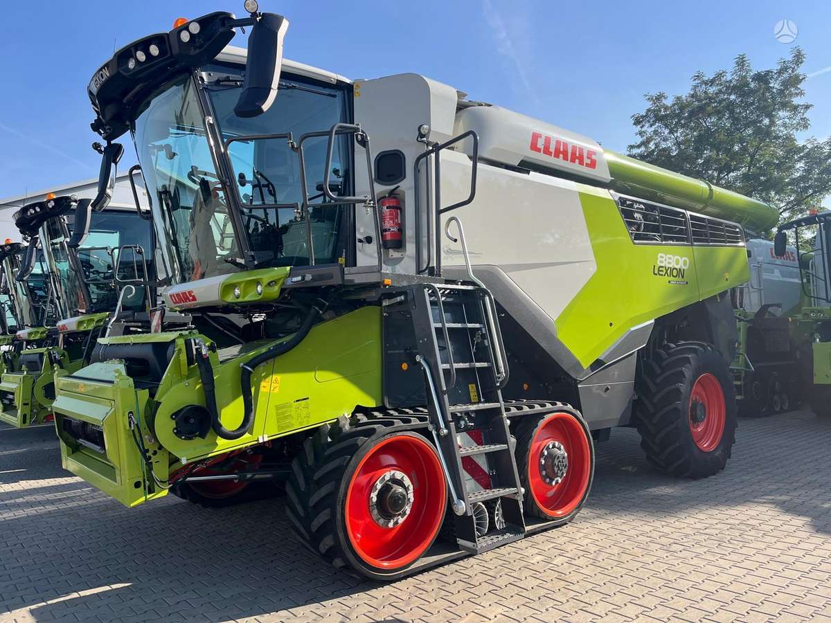 Claas Lexion 8800, kombainai